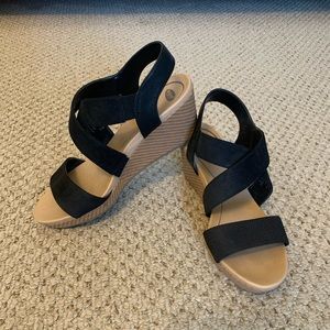 Dr. Scholl’s Black Strap Wedges